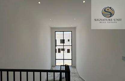 Villa - 5 Bedrooms - 7 Bathrooms for rent in Al Aweer 1 - Al Aweer - Dubai