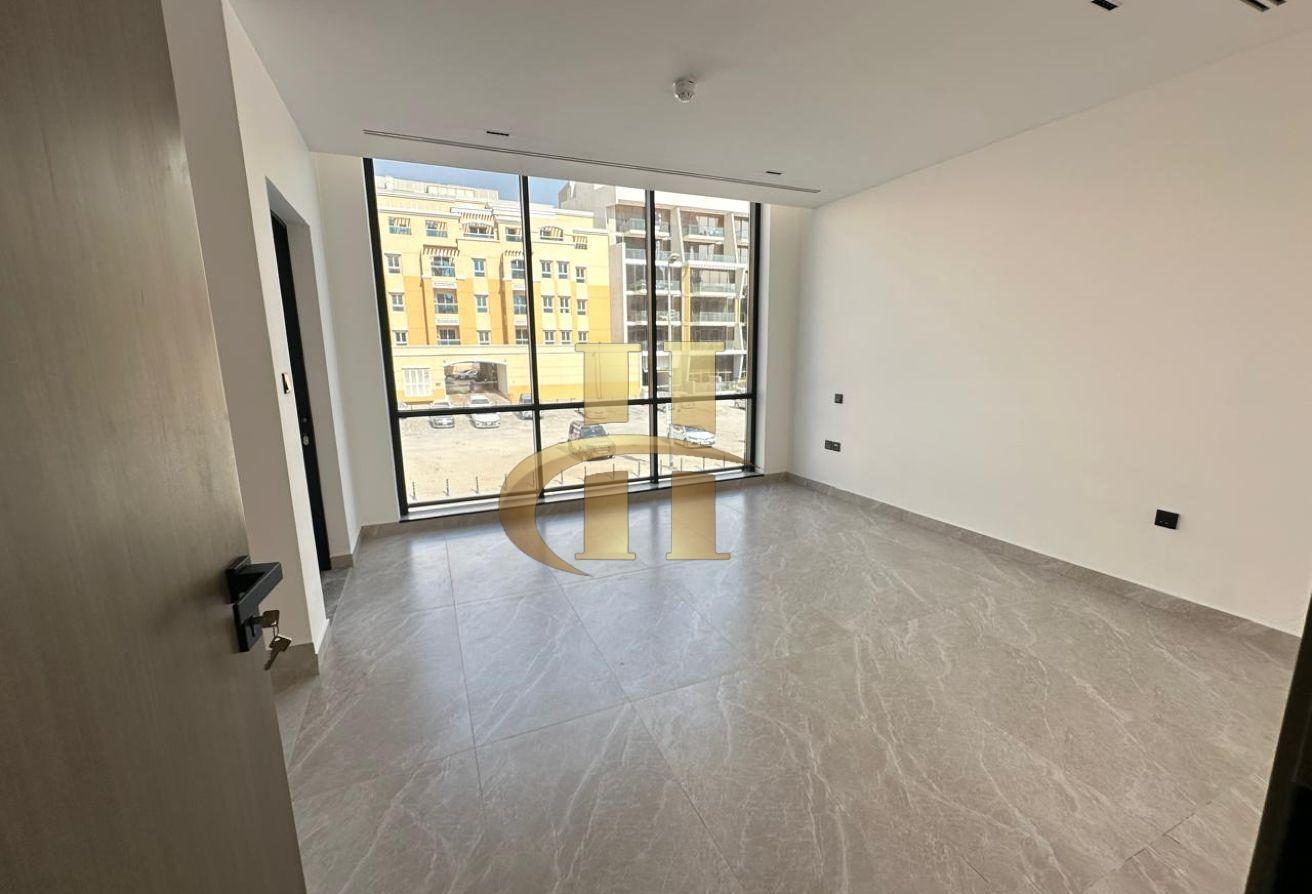 4 BHK + Maid | Private Elevator | 2 Car Parking photo 10