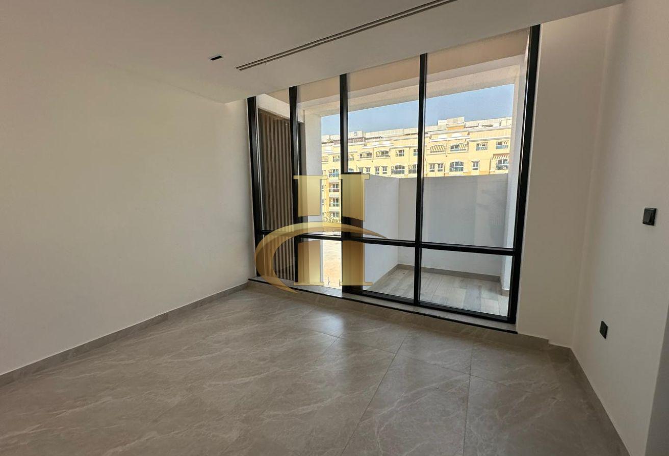 4 BHK + Maid | Private Elevator | 2 Car Parking photo 21