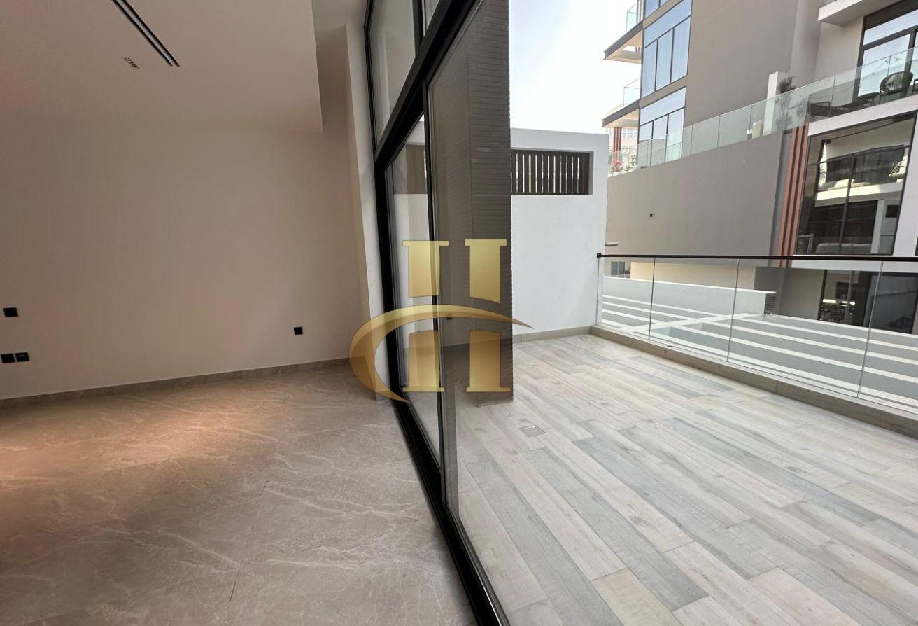 4 BHK + Maid | Private Elevator | 2 Car Parking photo 16