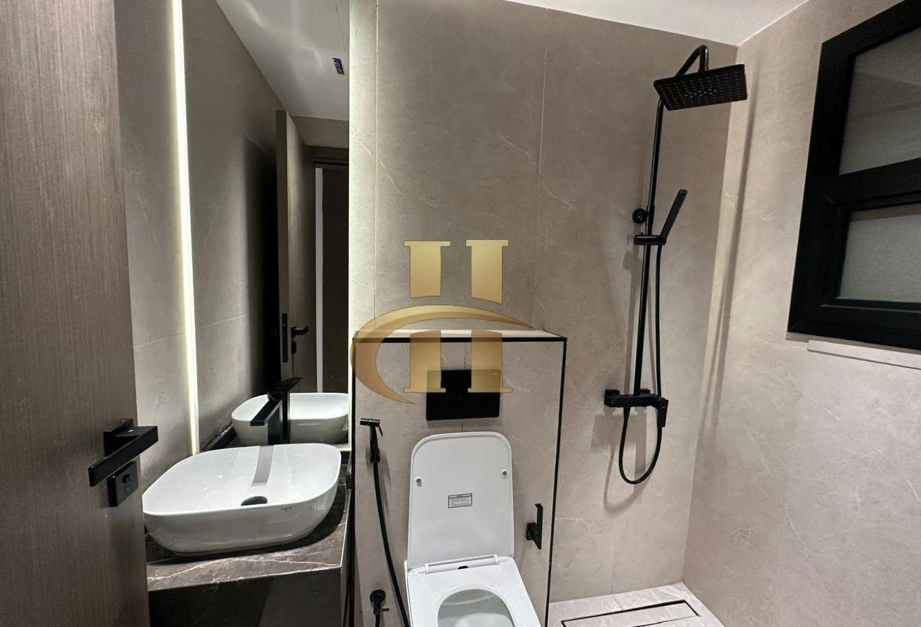 4 BHK + Maid | Private Elevator | 2 Car Parking photo 13