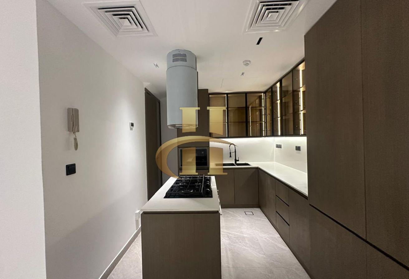 4 BHK + Maid | Private Elevator | 2 Car Parking photo 2