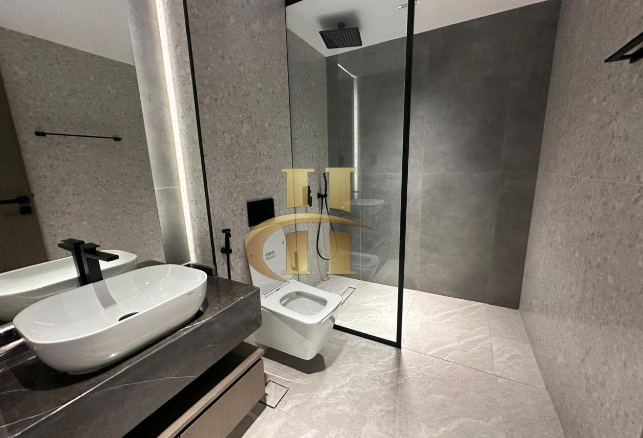 4 BHK + Maid | Private Elevator | 2 Car Parking photo 12