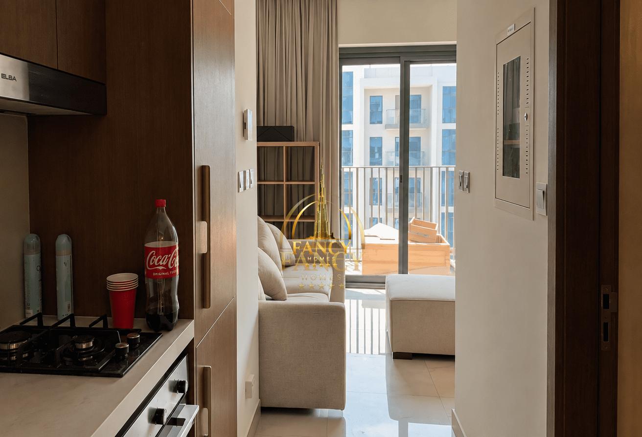 Luxurious Building | Prime Location | Furnished photo 3
