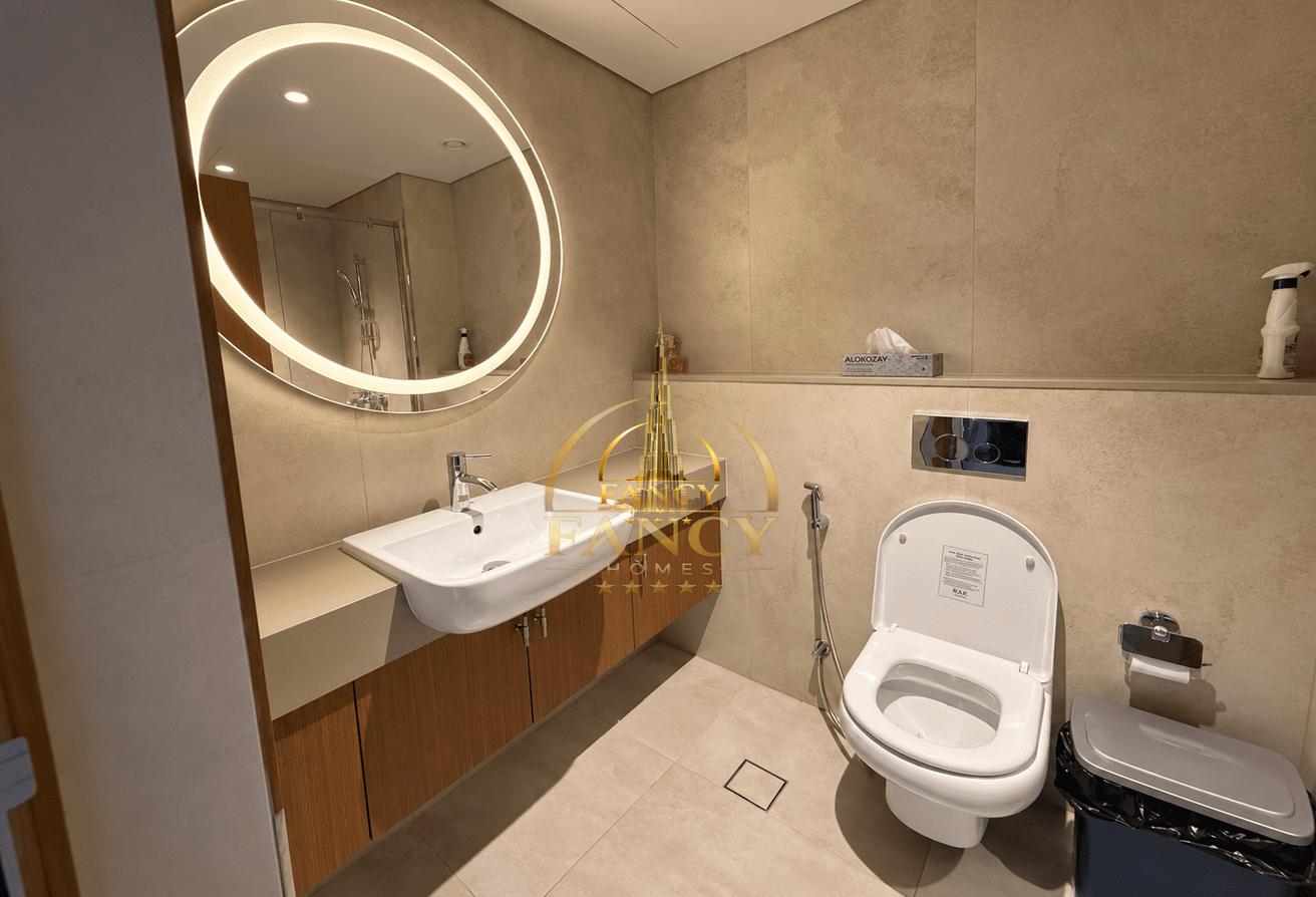 Luxurious Building | Prime Location | Furnished photo 6