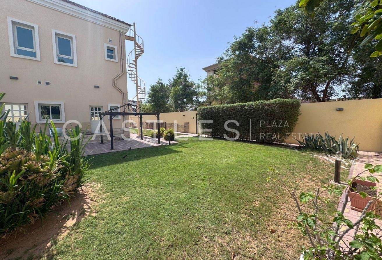 6 Bed I Independent Villa | Premium Living photo 4