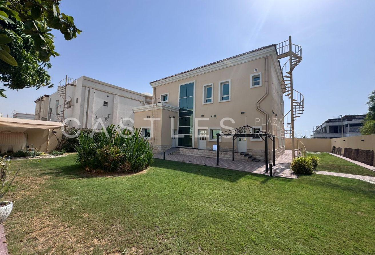 6 Bed I Independent Villa | Premium Living photo 5