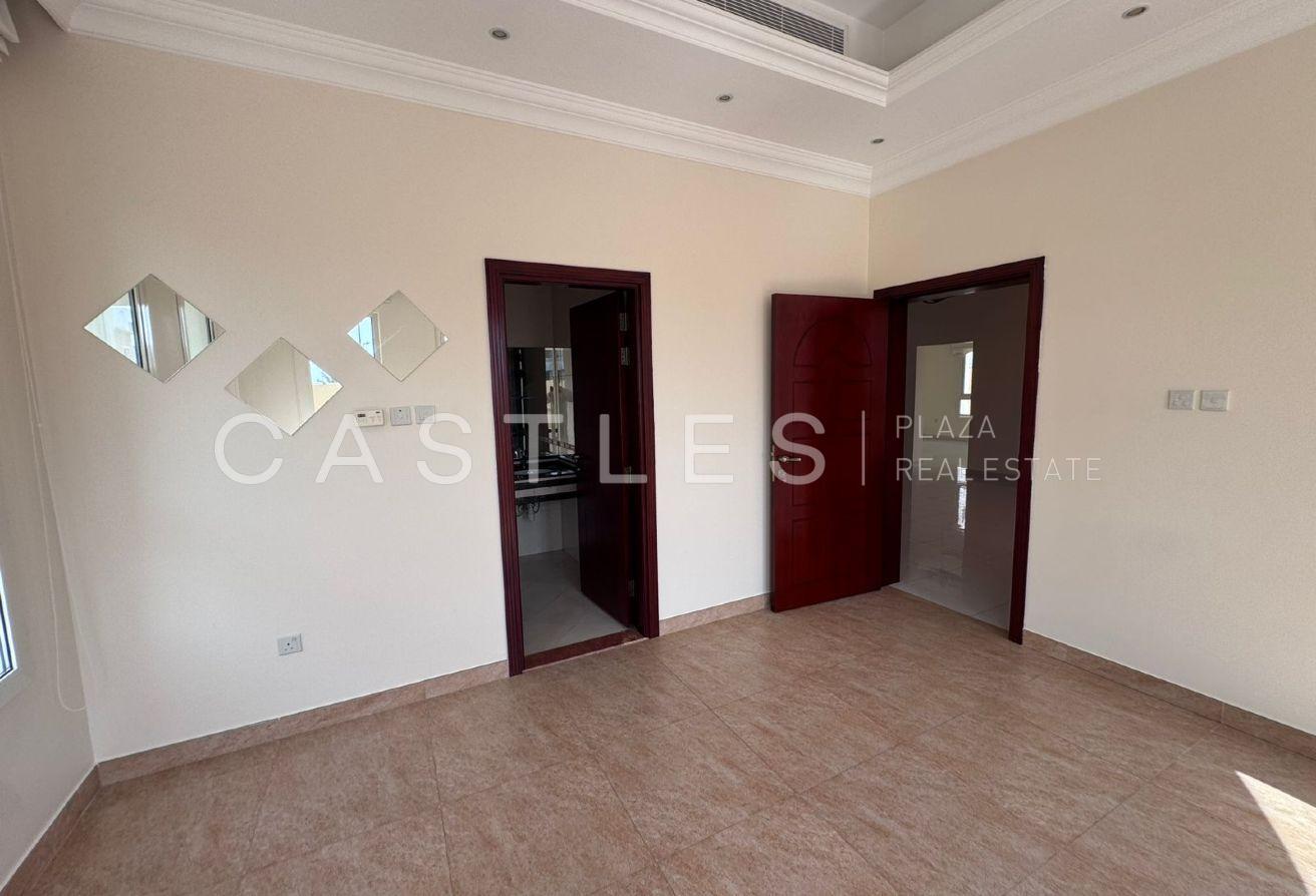 6 Bed I Independent Villa | Premium Living photo 12