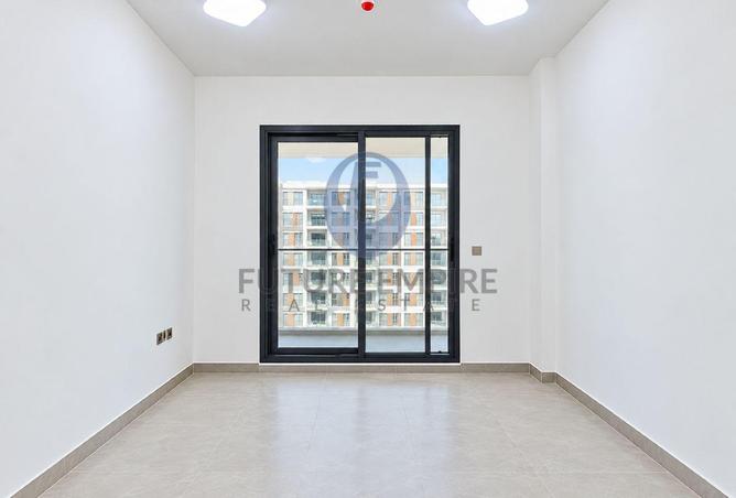 Spacious 1BHK | Semi Furnished | Near Metro photo 3
