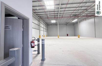 Warehouse - Studio - 1 for rent in Al Jazirah Al Hamra - Al Hamra Village - Ras Al Khaimah