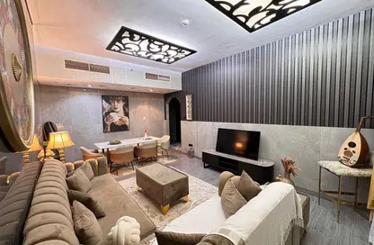 شقة - 2 غرف نوم - 2 حمامات للايجار في روز تاور 1 - ابراج روز - الخان - الشارقة