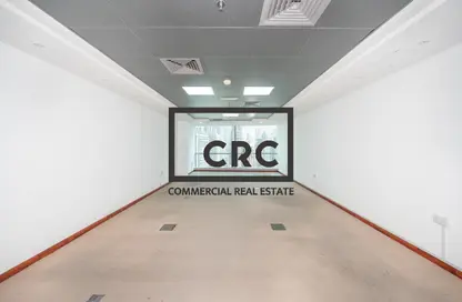 مكتب - غرفة نوم - 1 حمام للايجار في برج بلو باي - الخليج التجاري - دبي