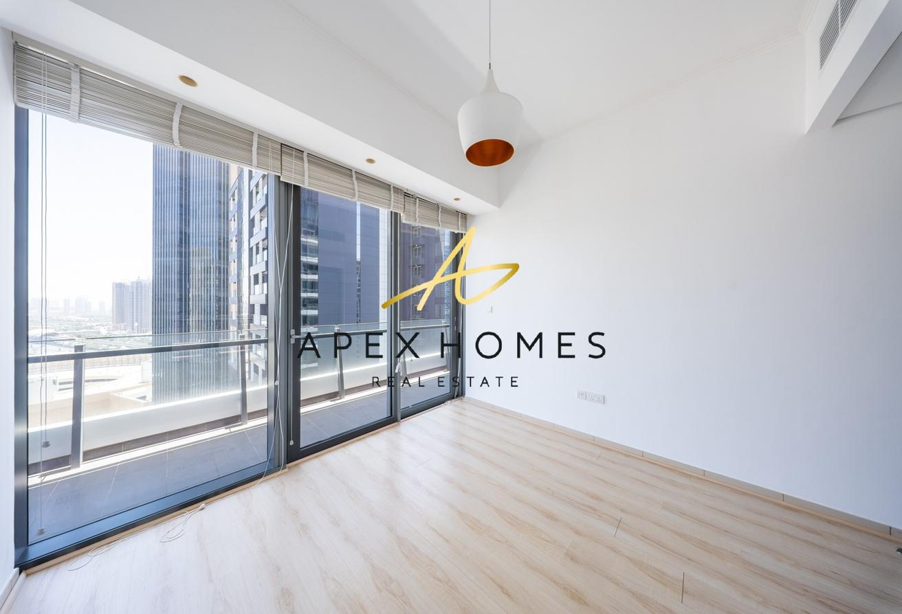Upgraded| Marina View | Vacant| High Floor photo 5