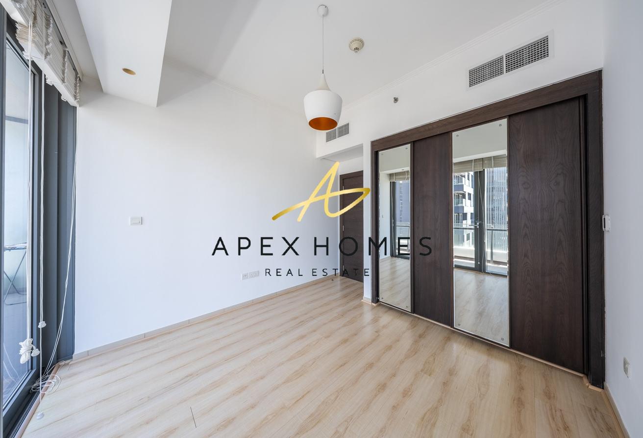 Upgraded| Marina View | Vacant| High Floor photo 4