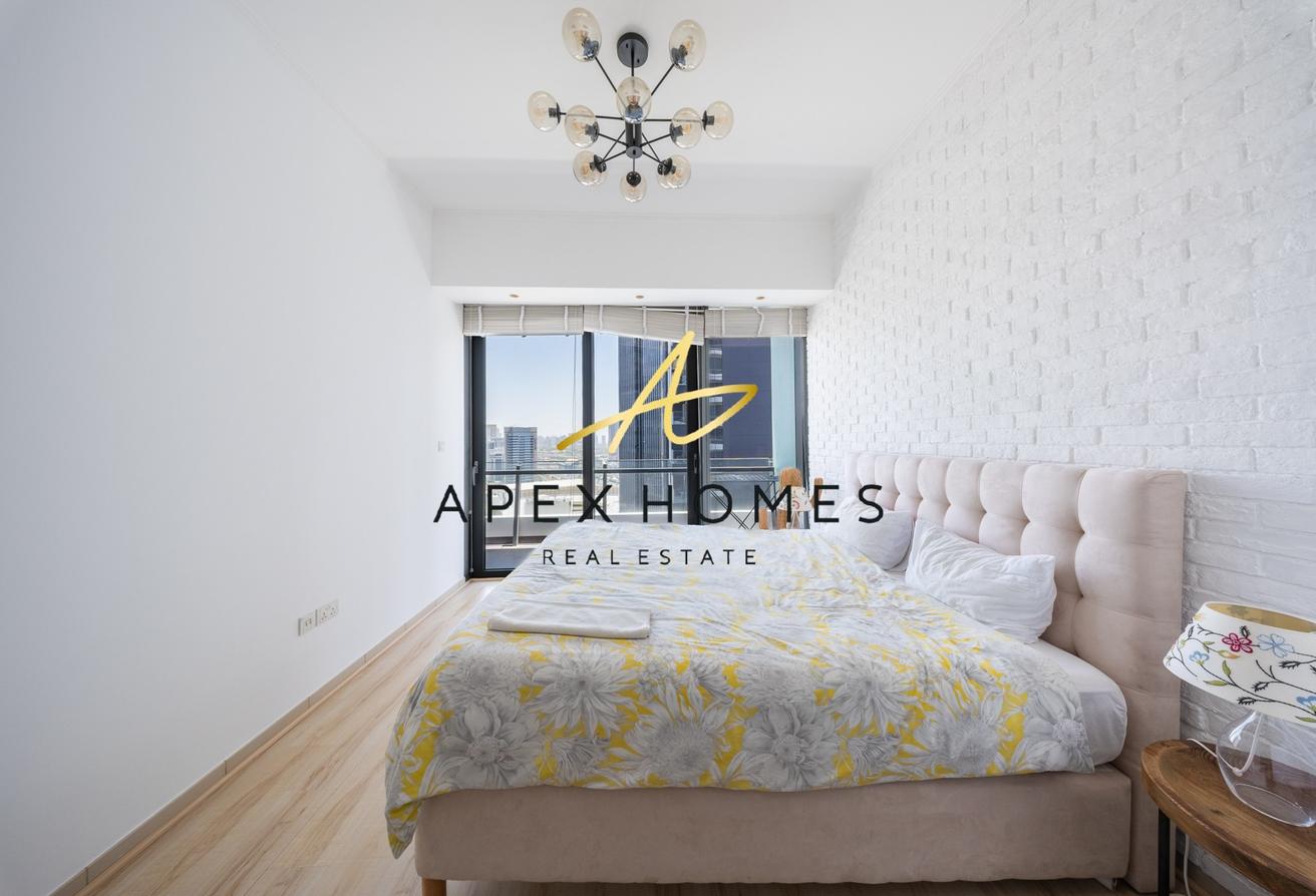 Upgraded| Marina View | Vacant| High Floor photo 3