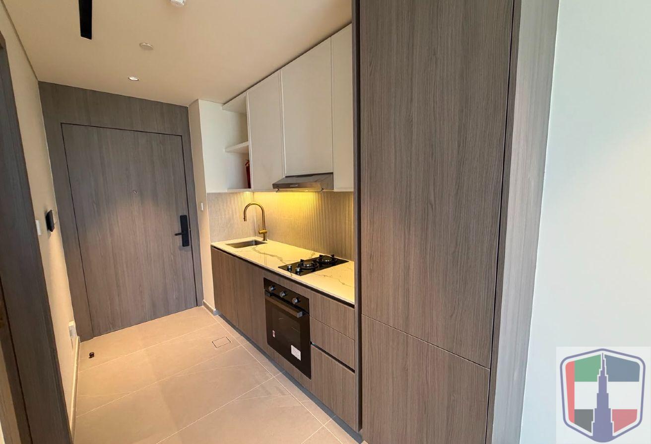 AVAILABLE I BRAND NEW I SEMI FURNISHED I HIGH END photo 5