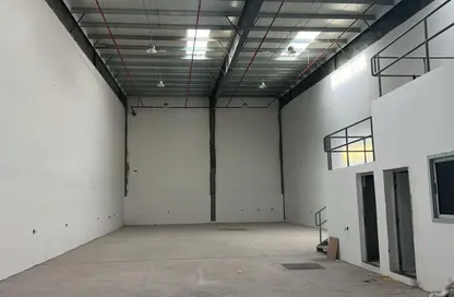 مستودع - استوديو - 1 حمام للايجار في مدينة الإمارات الصناعية - الشارقة