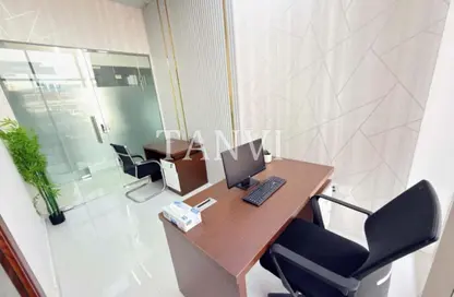 مكتب - غرفة نوم - 1 حمام للايجار في ريد اڤينيو - منطقة القرهود - دبي