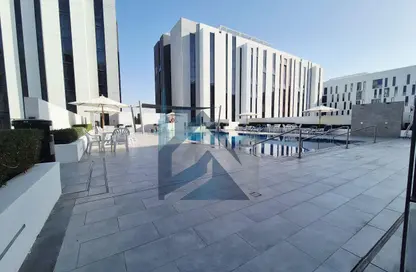 شقة - غرفة نوم - 2 حمامات للايجار في إيست فييليدج - الجادة - الشارقة