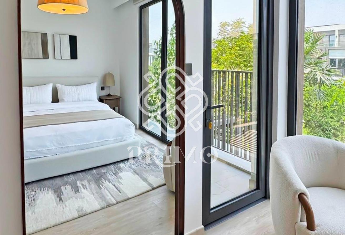 Stunning Upgraded 4BR | Single Row | Park View photo 12