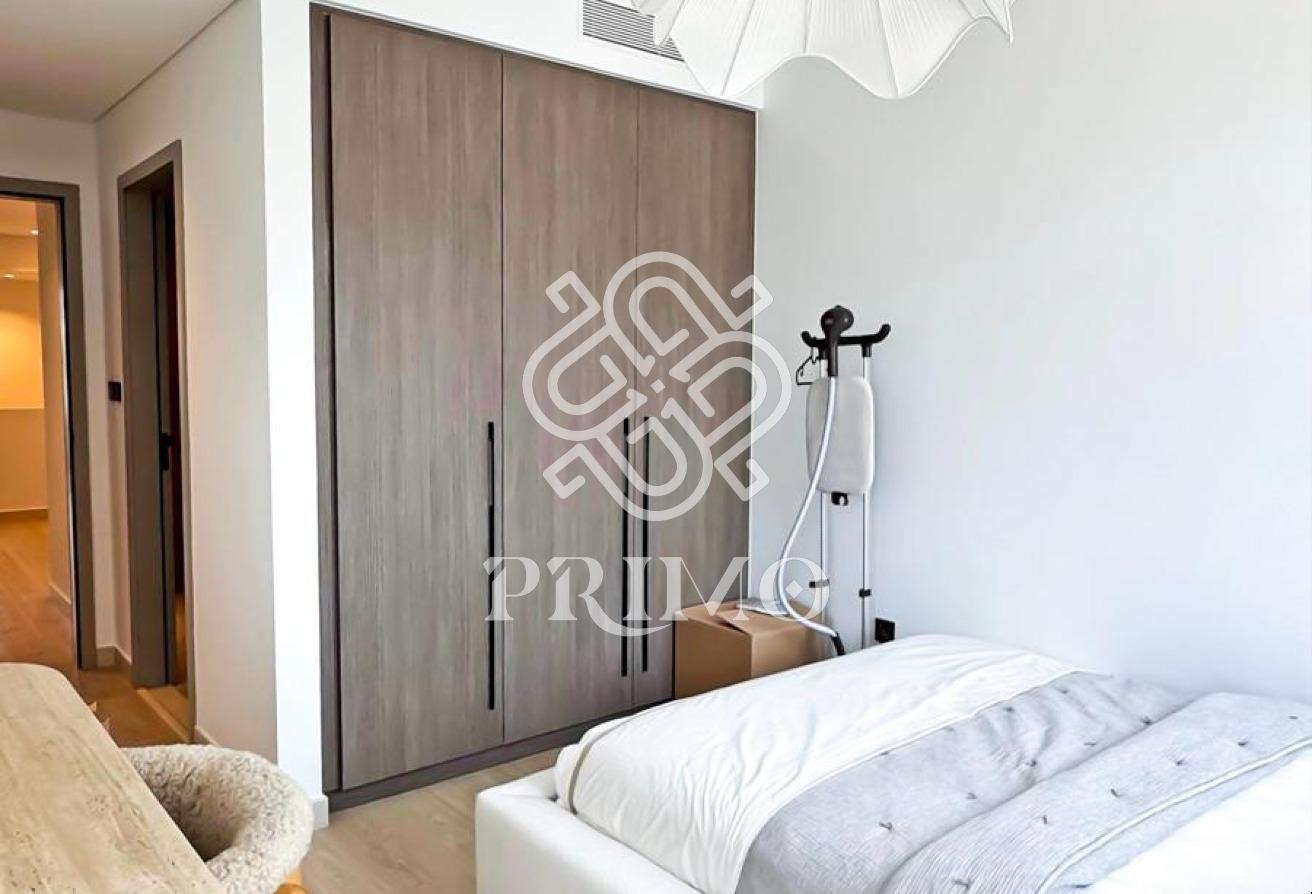 Stunning Upgraded 4BR | Single Row | Park View photo 10