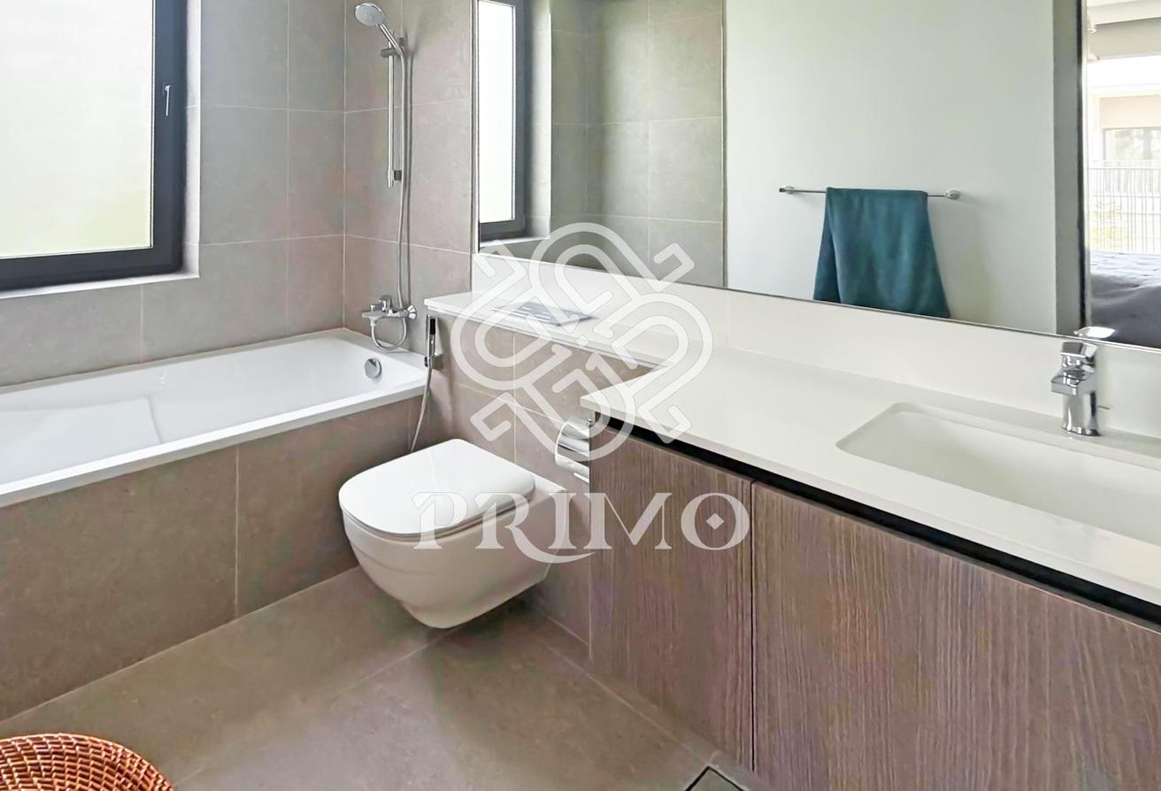 Stunning Upgraded 4BR | Single Row | Park View photo 14