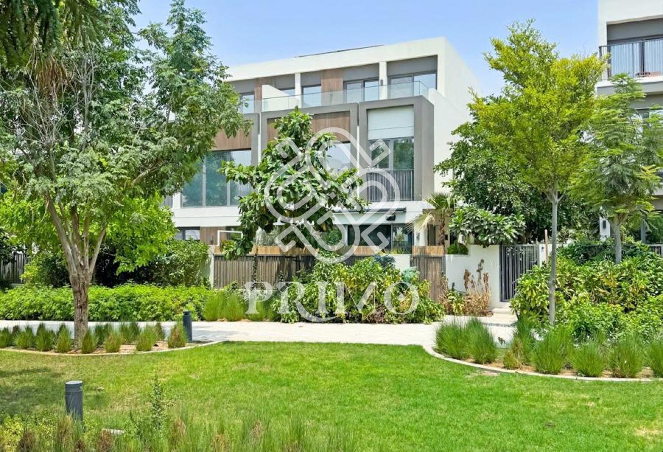 Stunning Upgraded 4BR | Single Row | Park View photo 16