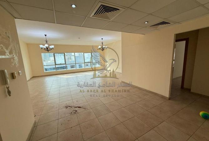 افخم اطلالة بحرية اربع غرفة وصالة تكييف وباركن