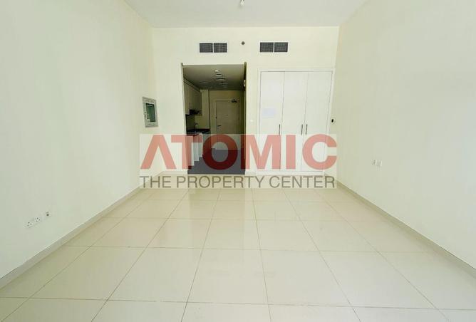 Large Studio I Kitchen Appliances I Terrace Balcon photo 2