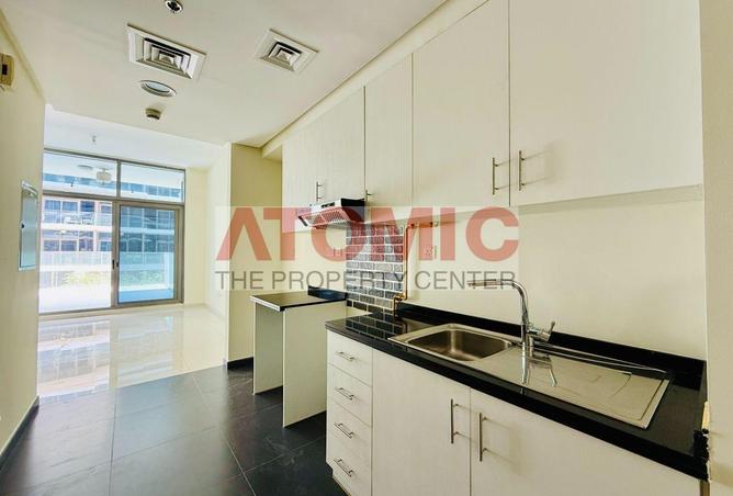 Large Studio I Kitchen Appliances I Terrace Balcon photo 3