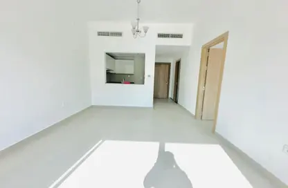 شقة - غرفة نوم - 2 حمامات للايجار في السكن الإمبراطوري - المدينة العالمية المرحلة 2 - 4 الورسان - الورسان - دبي