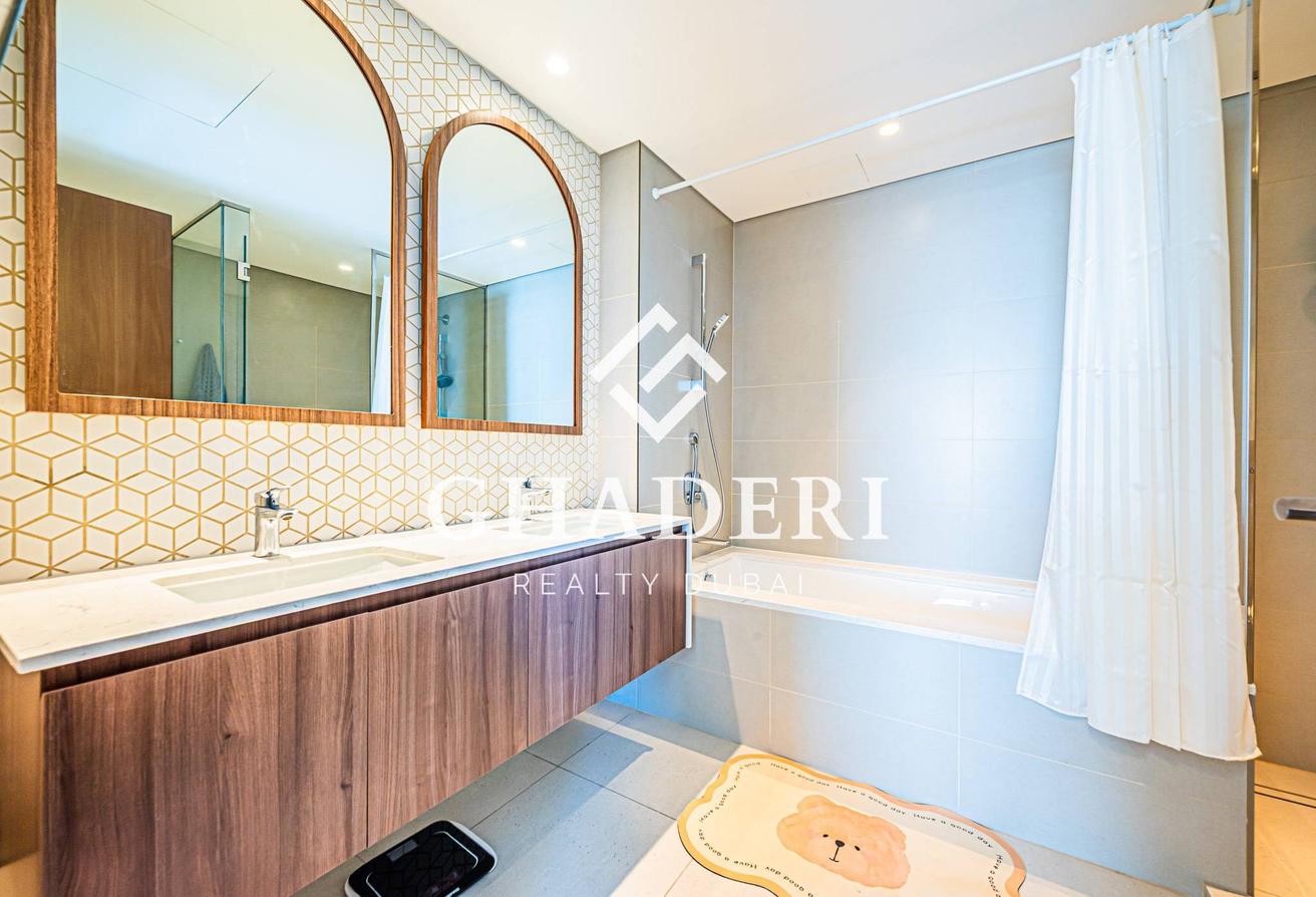 Luxury Furnished I Creek View I Vacant photo 14
