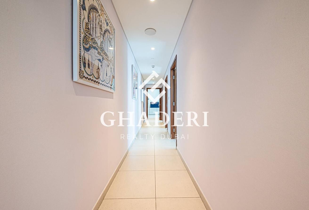 Luxury Furnished I Creek View I Vacant photo 8
