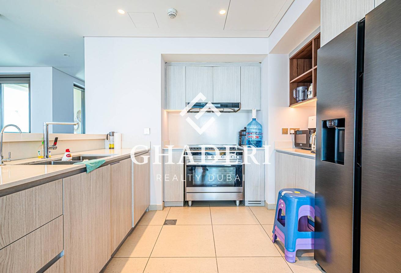 Luxury Furnished I Creek View I Vacant photo 6