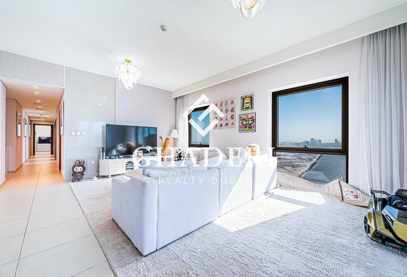 Luxury Furnished I Creek View I Vacant photo 4