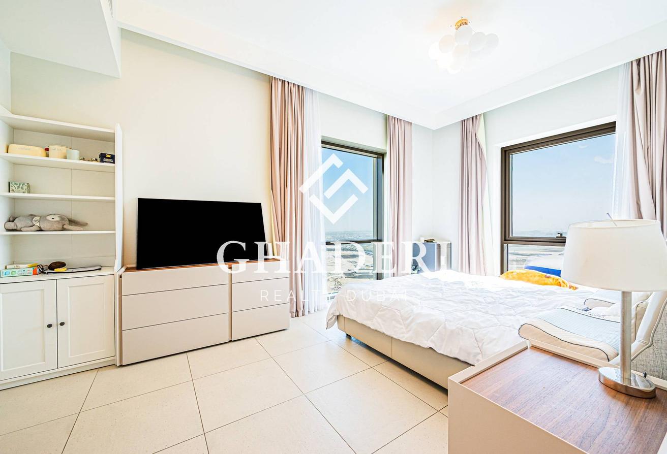 Luxury Furnished I Creek View I Vacant photo 10