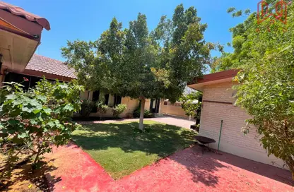 Villa - 4 Bedrooms - 4 Bathrooms for rent in Jumeirah 1 Villas - Jumeirah 1 - Jumeirah - Dubai