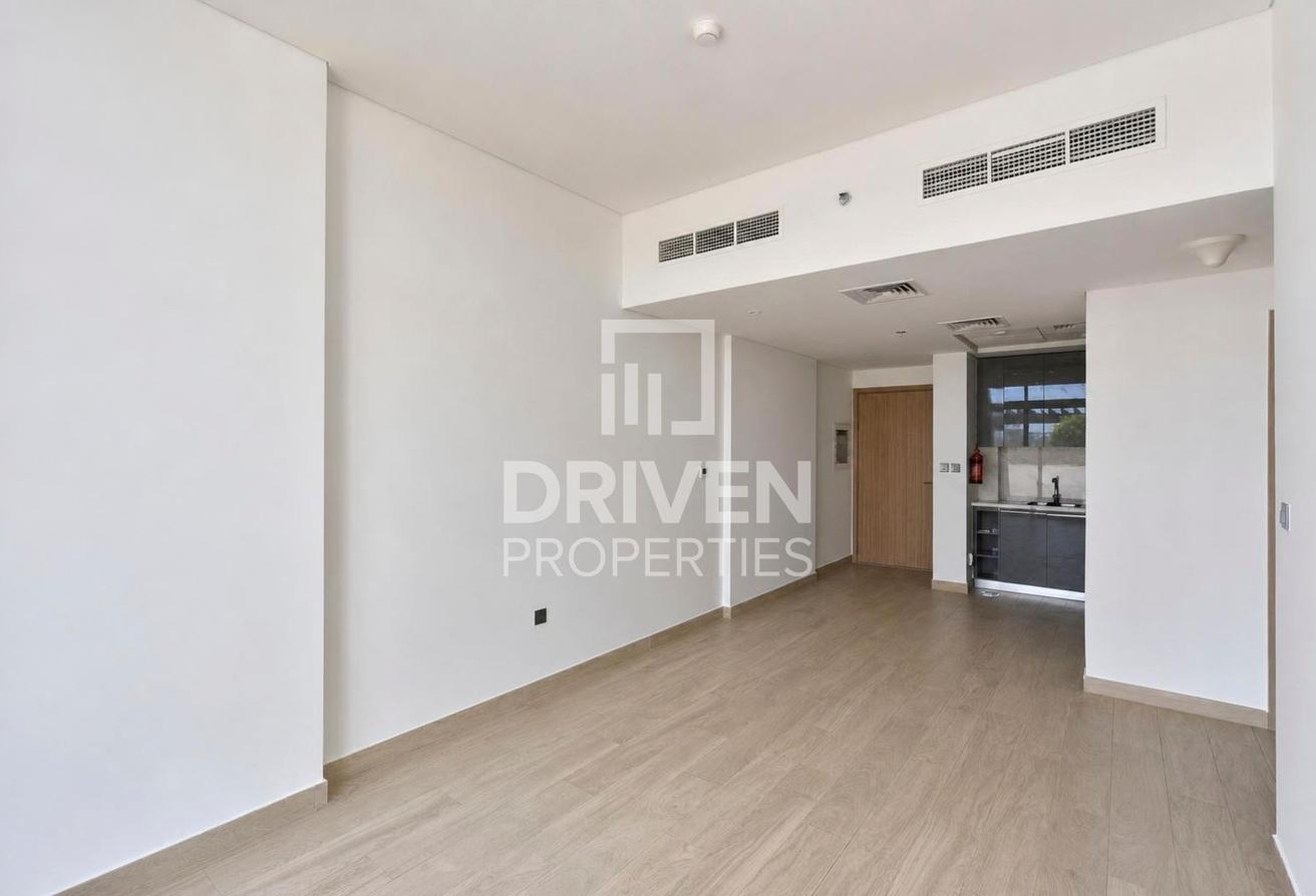 Big Terrace | Low Floor | Spacious Layout photo 3