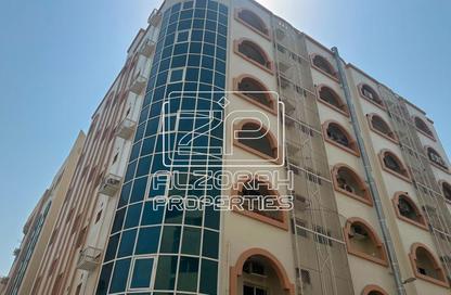 عمارة بالكامل - 8 غرف نوم - 8 حمامات للبيع في البطينة - الشارقة