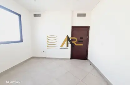 شقة - 2 غرف نوم - 2 حمامات للايجار في سراب 2 - الجادة - الشارقة