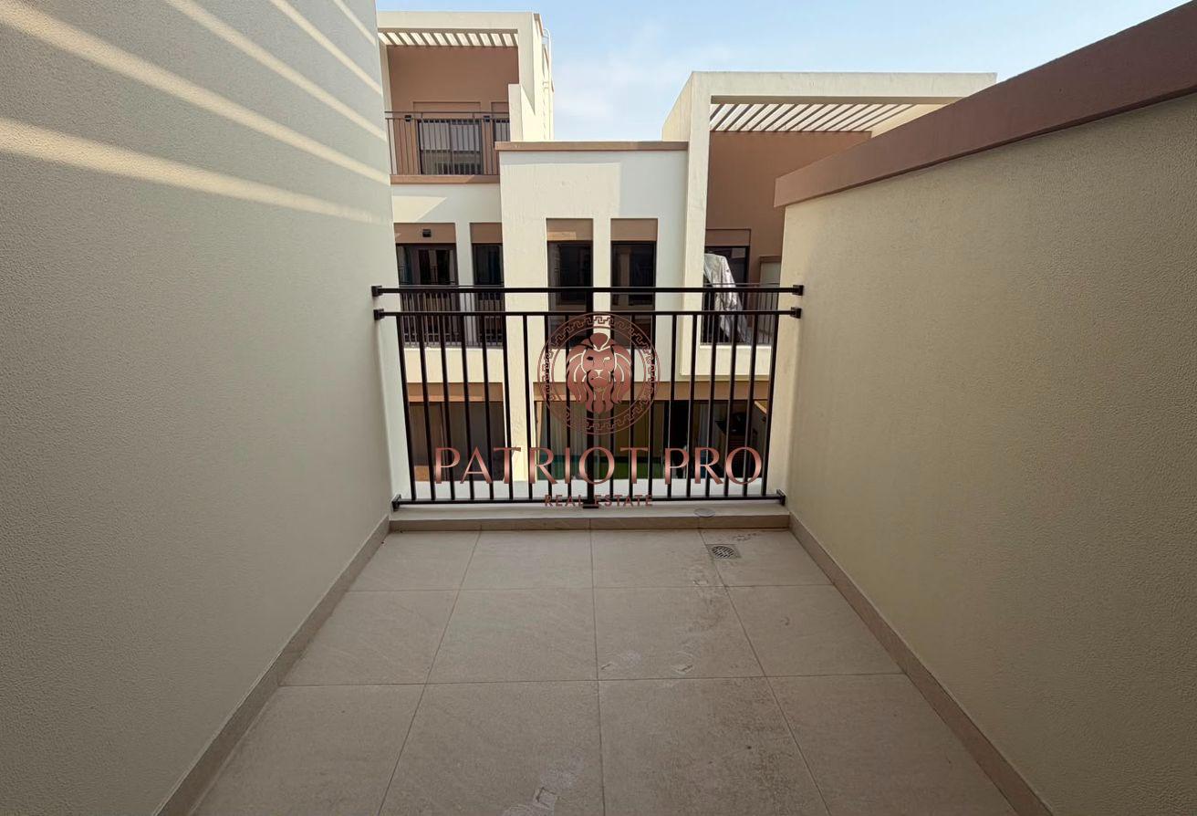 Spacious 4BR Townhouse | Costa Brava photo 6