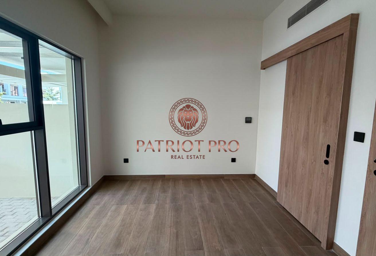 Spacious 4BR Townhouse | Costa Brava photo 2