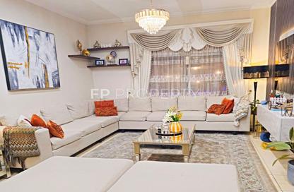 Apartment - 3 Bedrooms - 4 Bathrooms for sale in Mazaya 19 - Queue Point - Liwan - Dubai Land - Dubai
