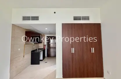 Apartment - 1 Bathroom for rent in Royal JVC Building - District 10 - Jumeirah Village Circle - Dubai