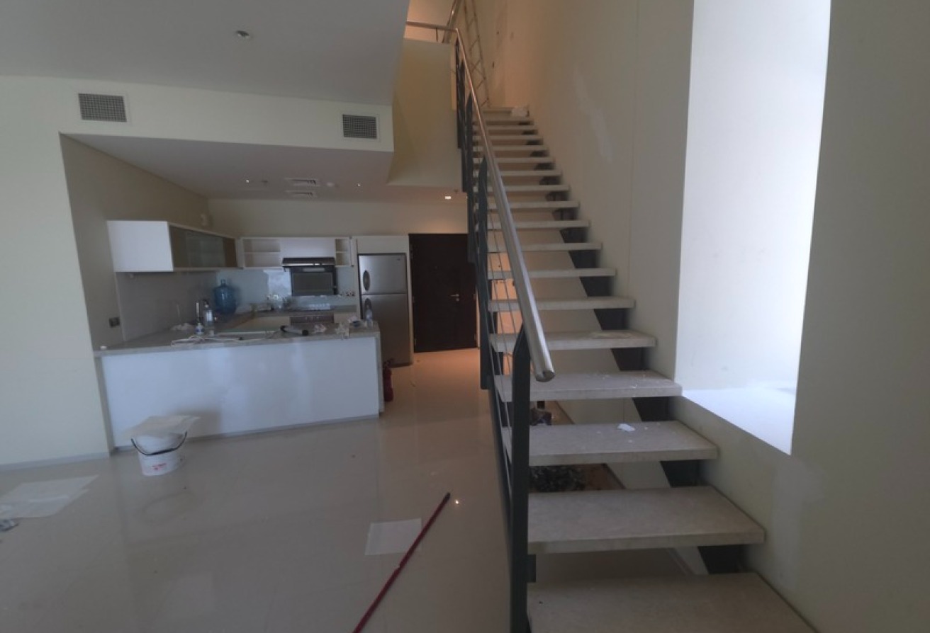 DUPLEX | CITY VIEW | UNFURNISHED | VACANT gallery image