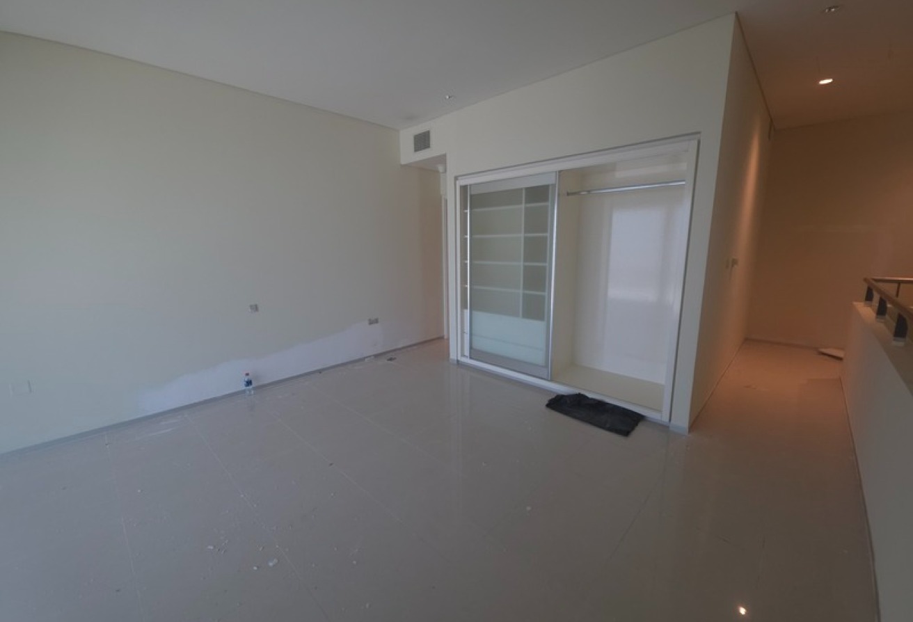 DUPLEX | CITY VIEW | UNFURNISHED | VACANT gallery image