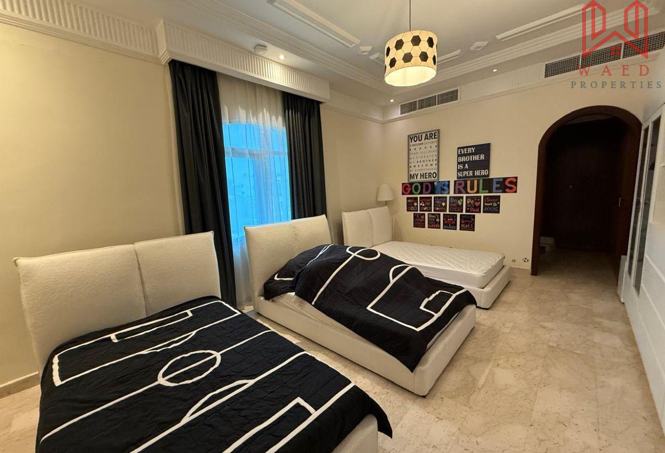 Luxurious Grand Villa with Private Pool and Garden photo 5