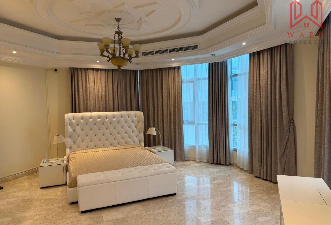 Luxurious Grand Villa with Private Pool and Garden photo 11