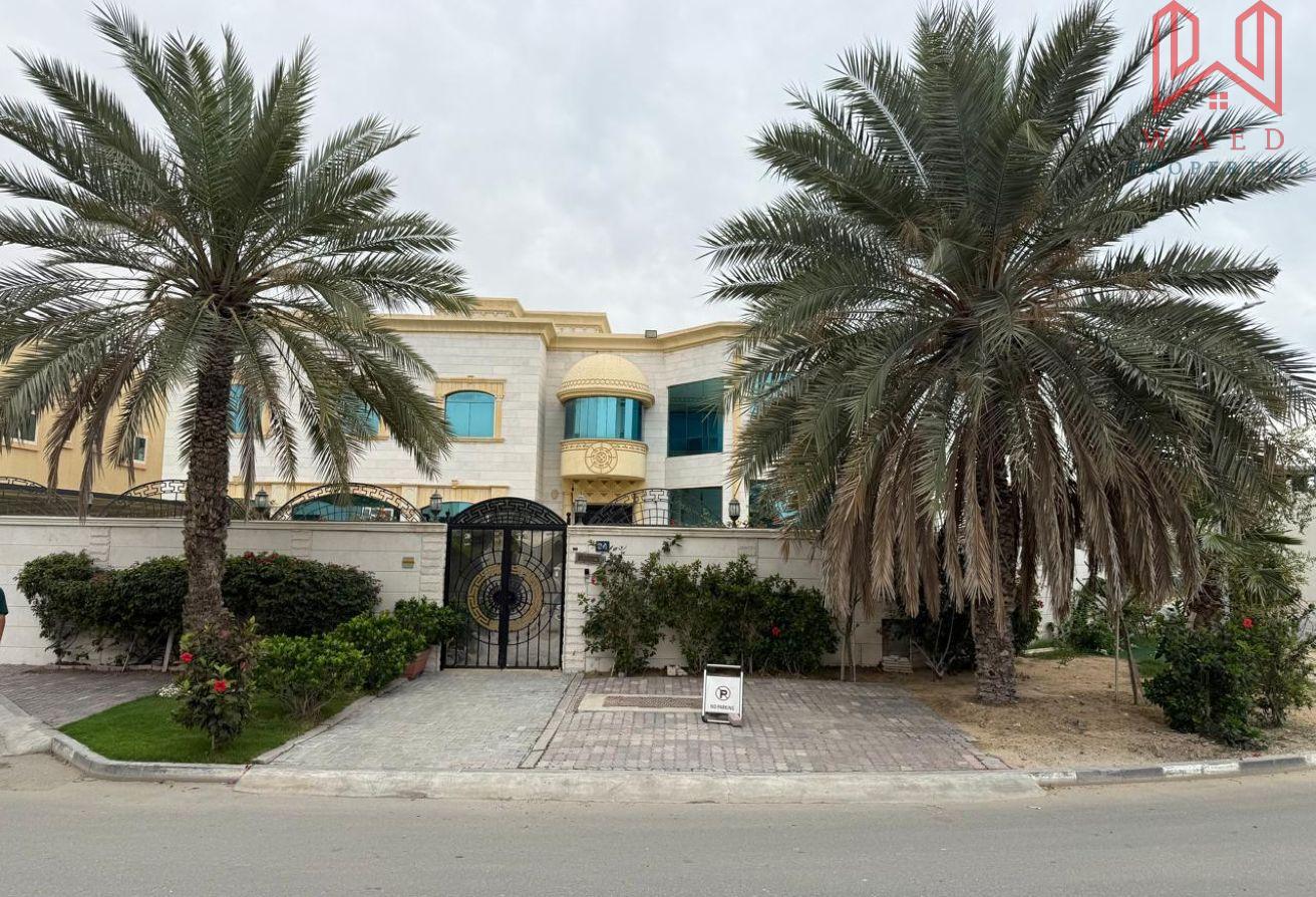Luxurious Grand Villa with Private Pool and Garden photo 6