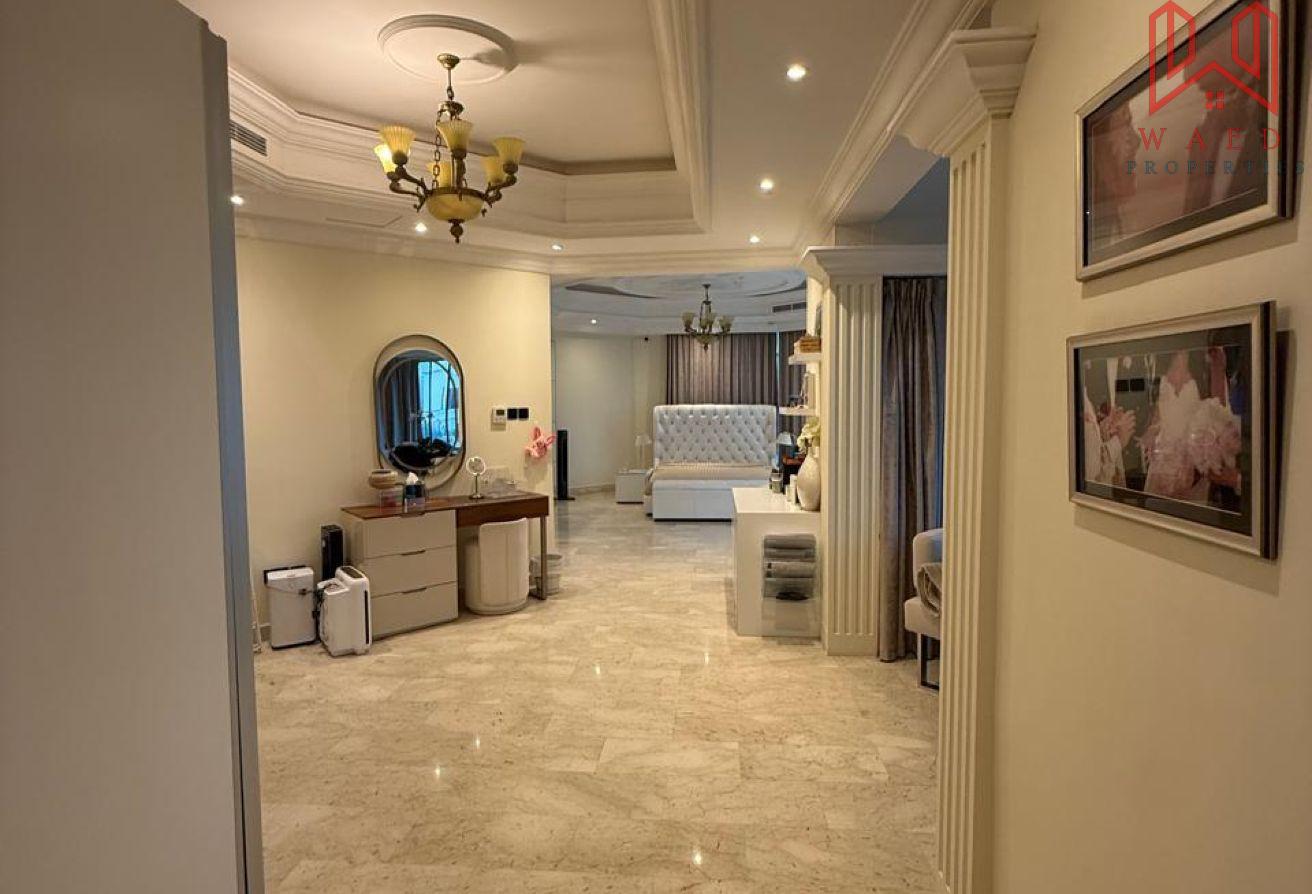 Luxurious Grand Villa with Private Pool and Garden photo 7